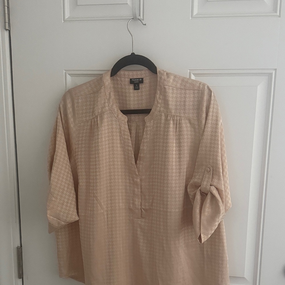 TORRID—Light Beige Textured Split V-Neck Blouse